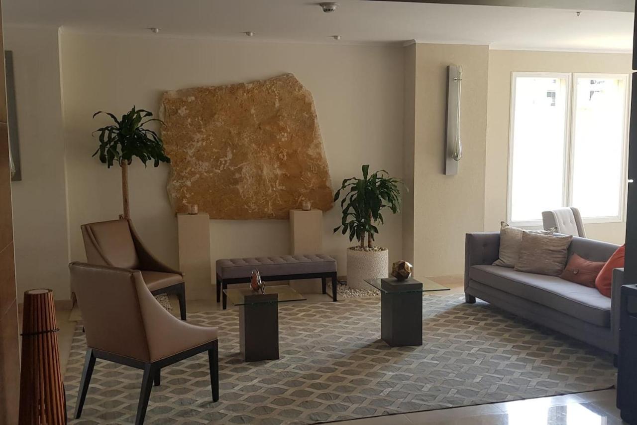 Elegant Apartment In Eagle Beach Levent Палм Бийч Екстериор снимка