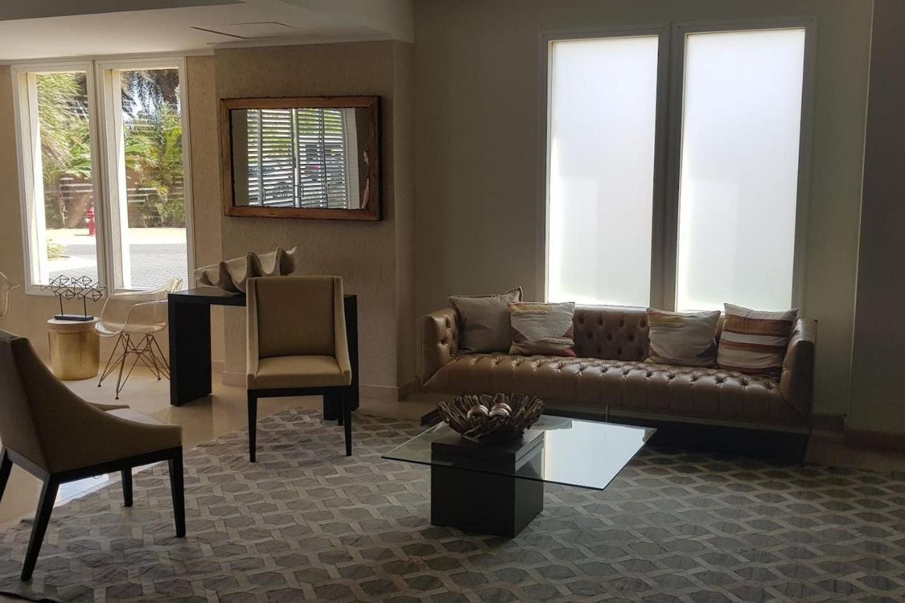 Elegant Apartment In Eagle Beach Levent Палм Бийч Екстериор снимка